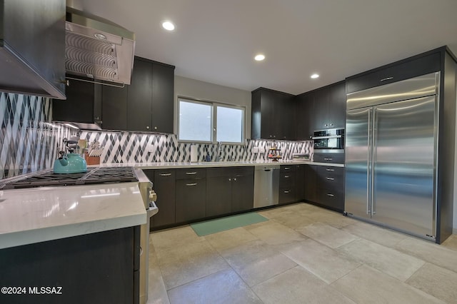 kitchen with sink, backsplash, stainless steel appliances, and exhaust hood