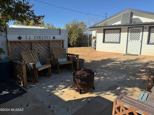 view of patio featuring a fire pit