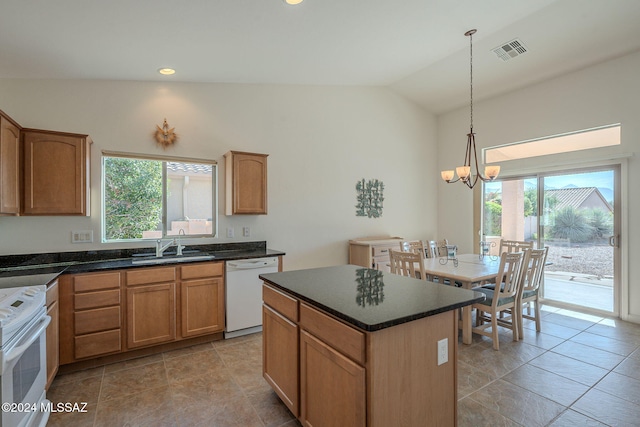 kitchen with a center island, hanging light fixtures, an inviting chandelier, lofted ceiling, and white appliances