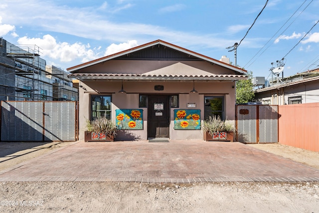 view of front of property