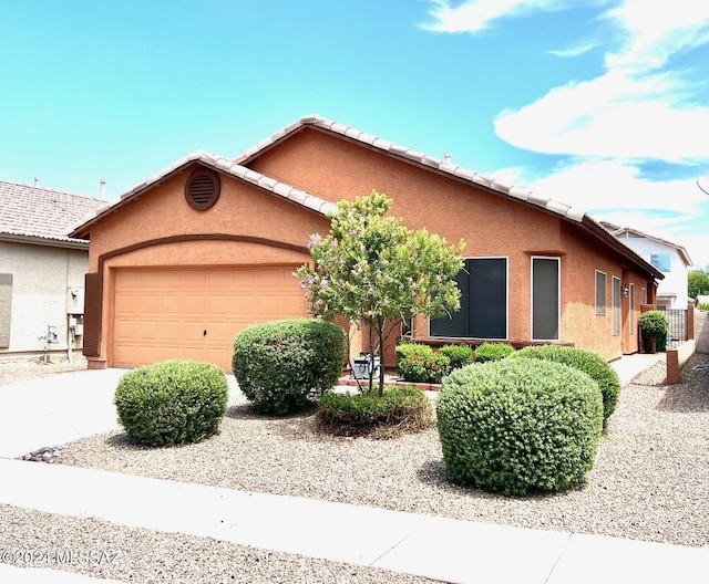 view of front facade featuring a garage