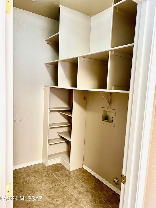 laundry room with tile patterned floors and hookup for a washing machine