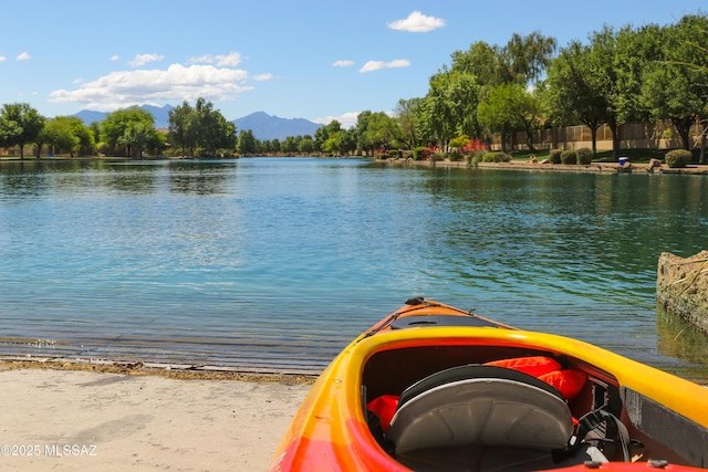 water view featuring a mountain view