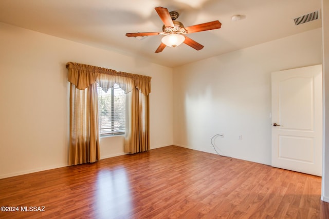 unfurnished room with wood-type flooring and ceiling fan