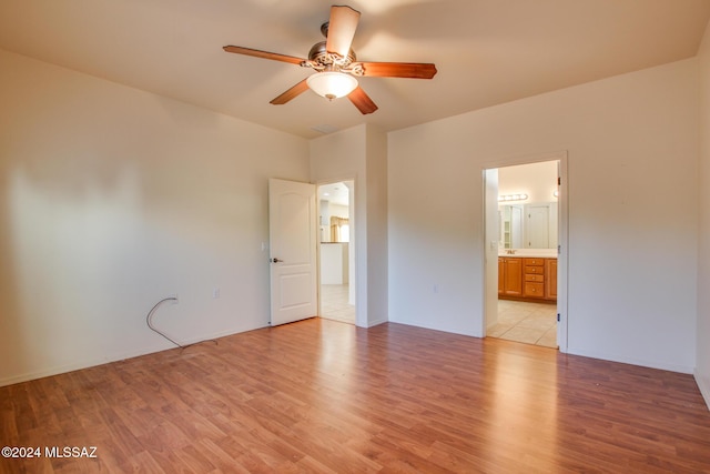 empty room featuring light hardwood / wood-style floors and ceiling fan