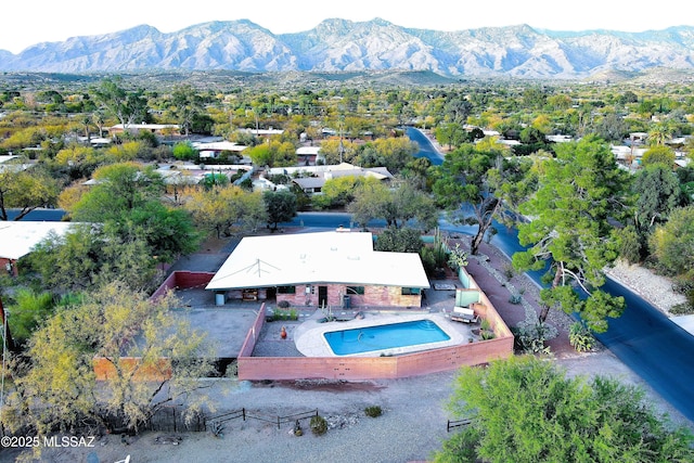 birds eye view of property featuring a mountain view