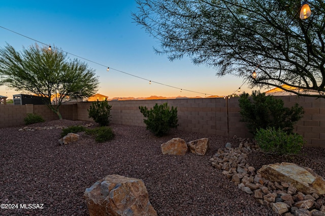 view of yard at dusk