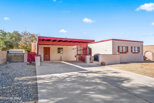 view of front facade with a carport