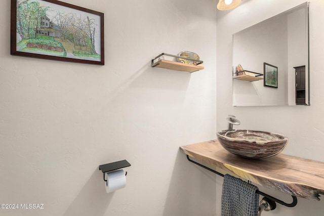 bathroom featuring sink