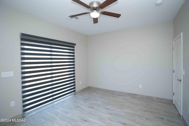 unfurnished room featuring light hardwood / wood-style flooring and ceiling fan