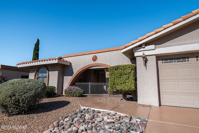 view of front facade with a garage