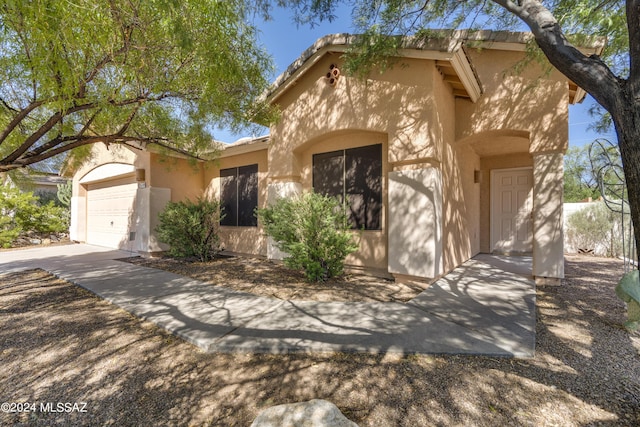 view of front of house featuring a garage