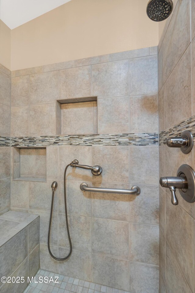 unfurnished bedroom featuring visible vents, a ceiling fan, light tile patterned floors, a closet, and baseboards