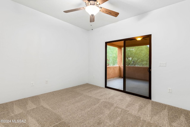 carpeted empty room featuring ceiling fan