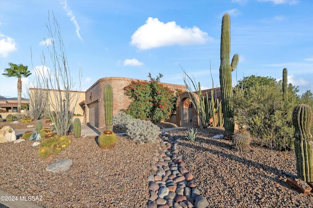 view of front of property featuring a garage