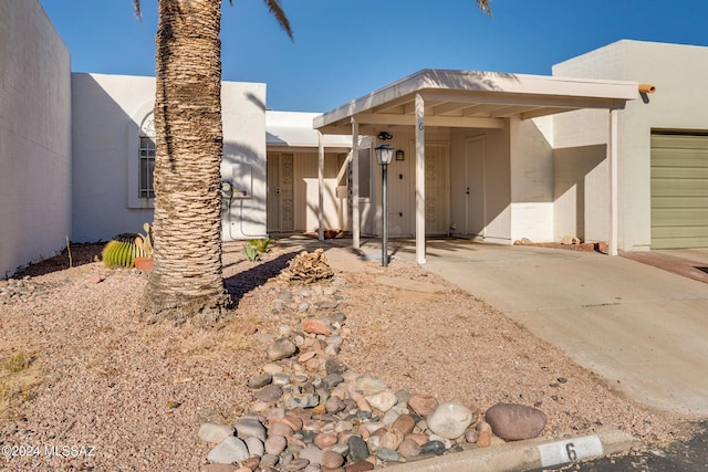 view of front of home with a carport