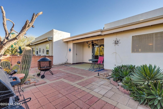 view of patio with ceiling fan