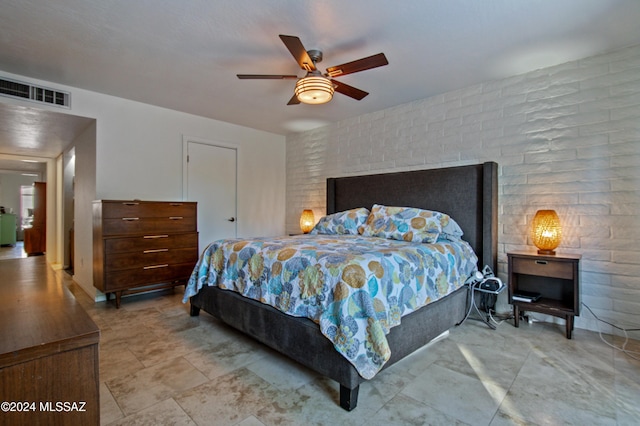 bedroom with ceiling fan