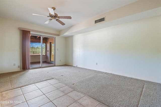 unfurnished room featuring ceiling fan and light carpet