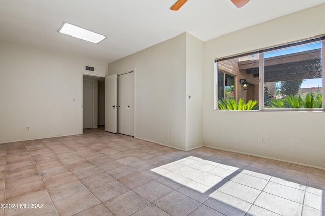 unfurnished room featuring ceiling fan and light tile patterned flooring