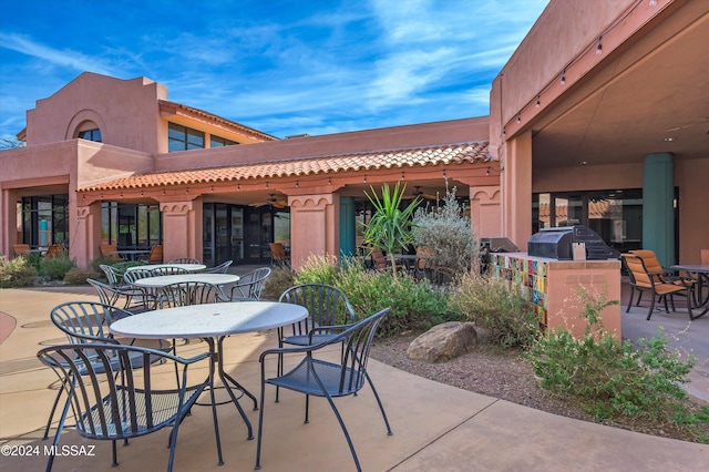 view of patio featuring an outdoor kitchen