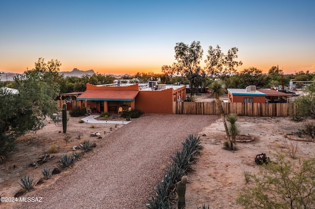 view of yard at dusk