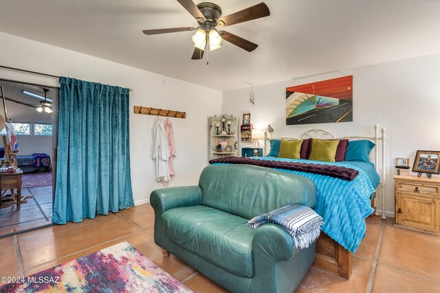 bedroom featuring a ceiling fan