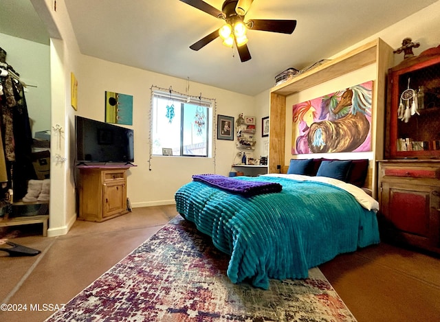 bedroom featuring carpet floors, ceiling fan, and baseboards