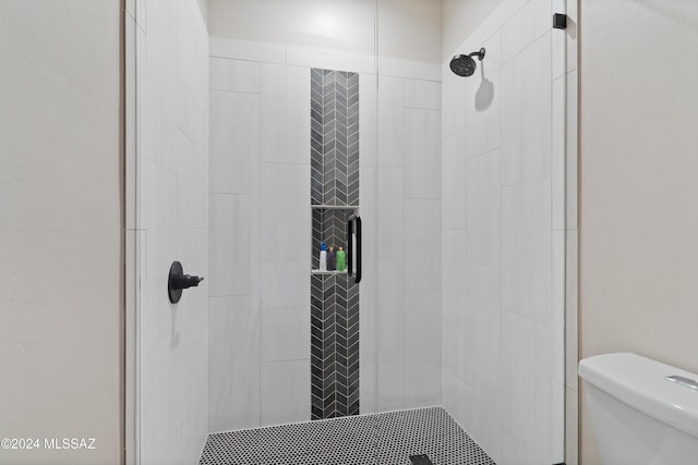 full bath featuring a stall shower and toilet