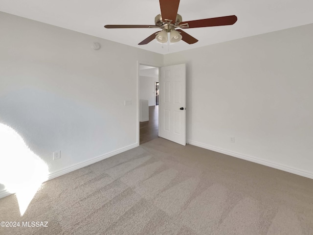 carpeted empty room featuring ceiling fan