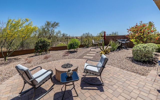 view of patio featuring an outdoor fire pit and grilling area