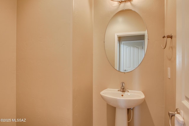 bathroom featuring sink