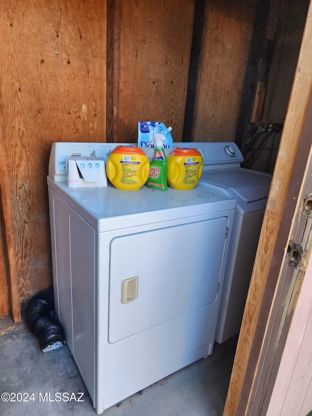 laundry room with washing machine and clothes dryer