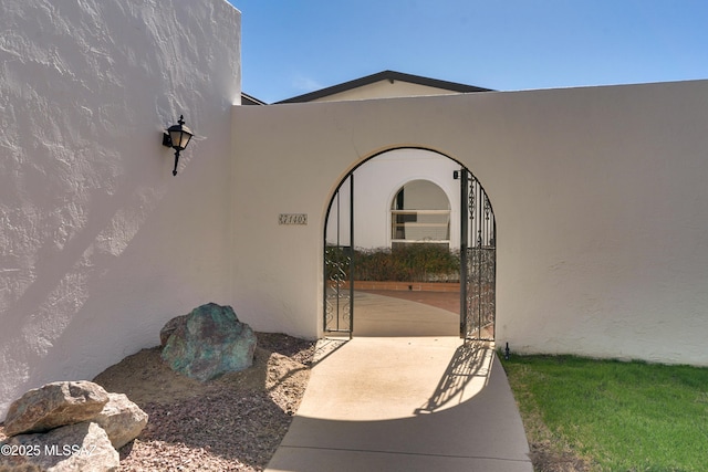 entrance to property with stucco siding