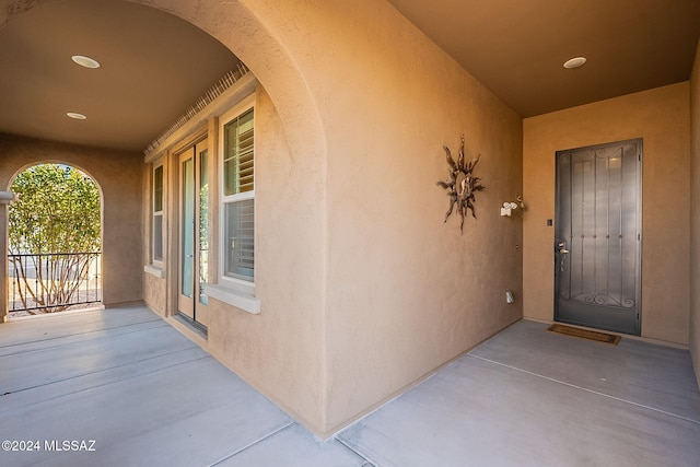 property entrance with covered porch