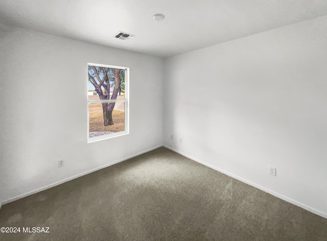 unfurnished room featuring carpet floors