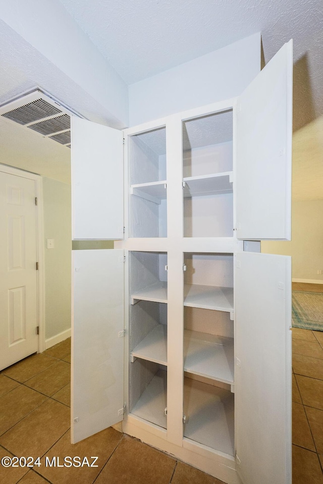 walk in closet featuring tile patterned flooring and visible vents