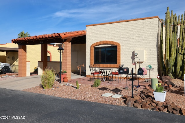 view of front of home featuring a patio