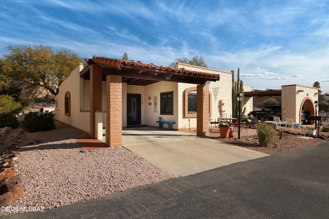 view of front of house featuring a carport