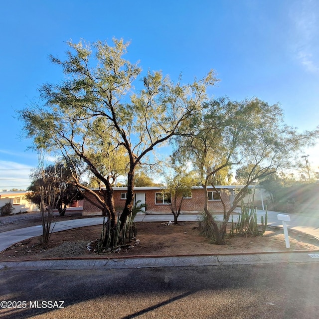 view of front of property