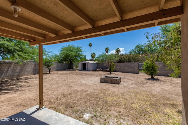 view of yard with a storage unit