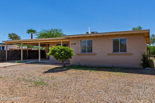 view of front facade featuring a carport