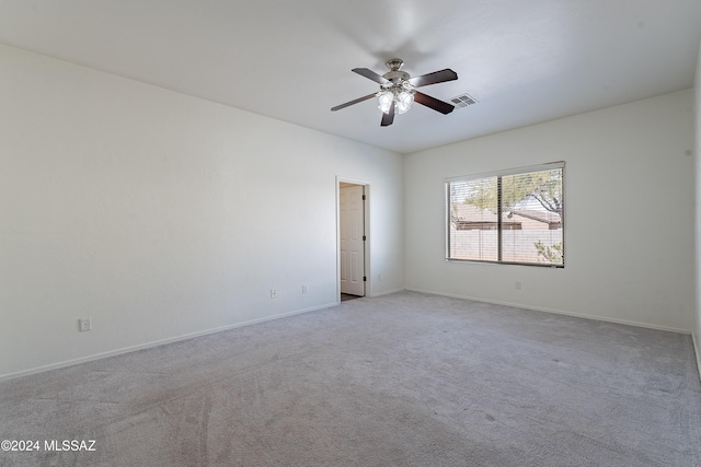 carpeted empty room featuring ceiling fan