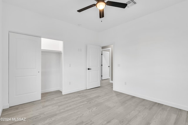 unfurnished bedroom with ceiling fan, light hardwood / wood-style floors, and a closet