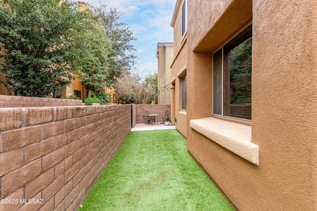 view of yard with a patio area