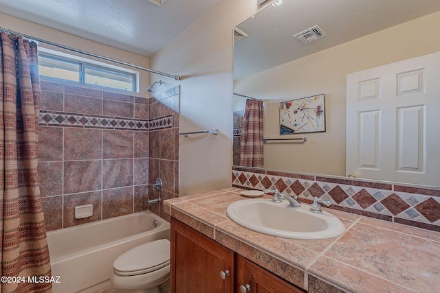 2435 E Mayview Dr, Green Valley, AZ 85614 - bathroom featuring shower / bathtub combination with curtain, toilet, vanity, and decorative backsplash