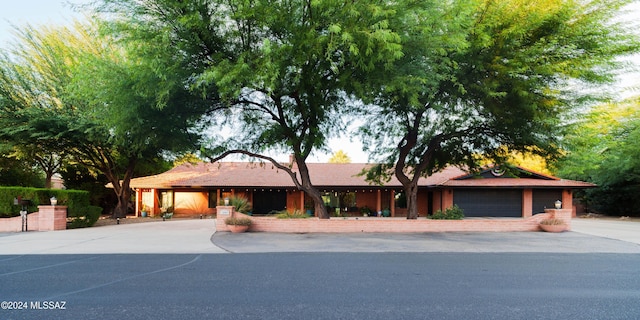 view of front of property featuring a garage