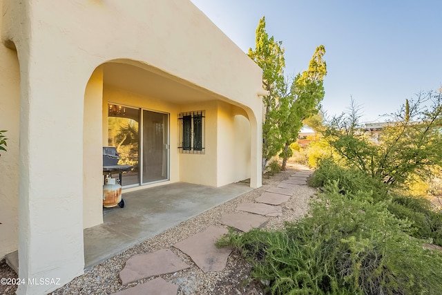 doorway to property featuring a patio