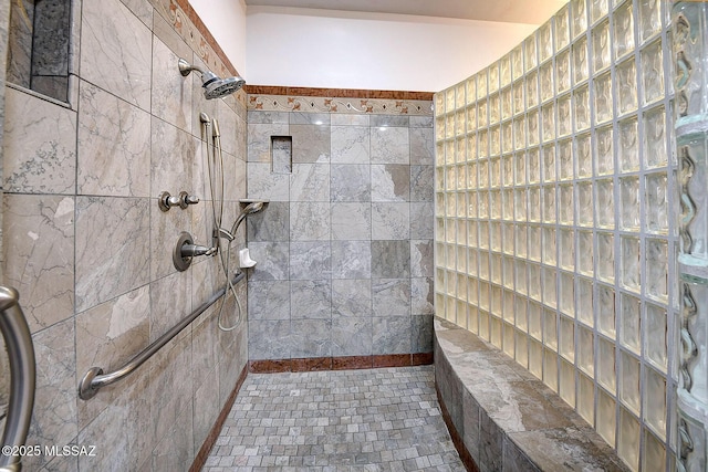 bathroom featuring a tile shower