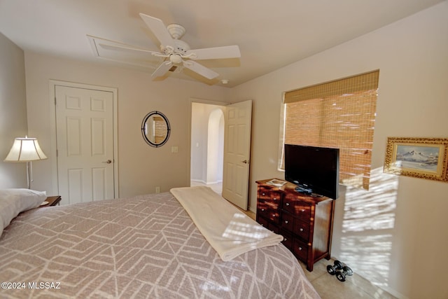 bedroom with ceiling fan